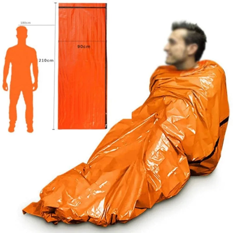 Couverture de survie avec sifflet intégré